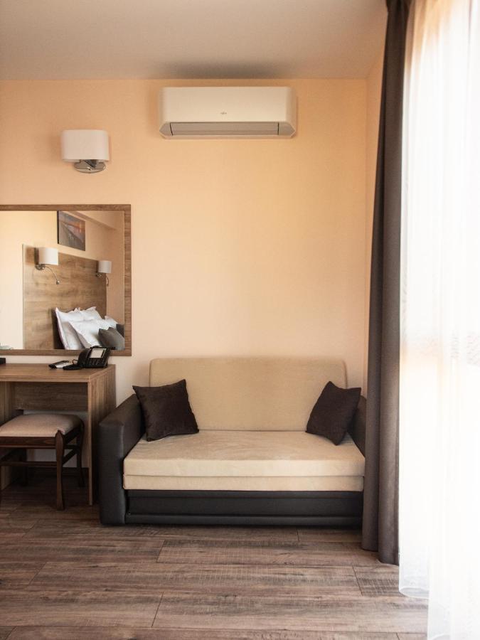 Hotel Vanilla, Varna - Free Parking Ngoại thất bức ảnh